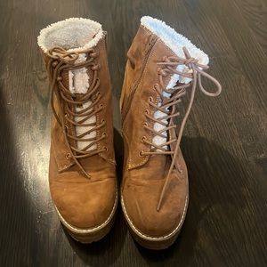 Universal threads suede Sherpa lined boot